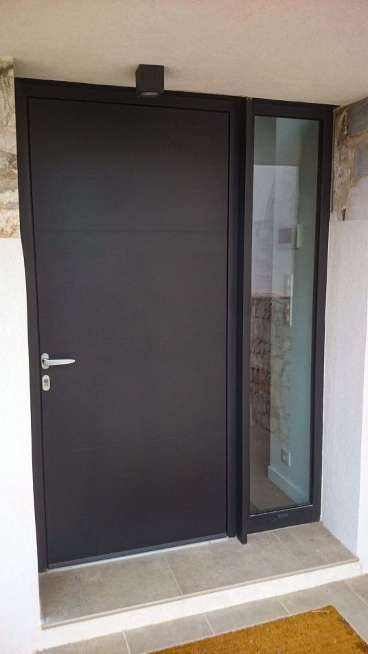 Porte d'entrée en aluminium style contemporain